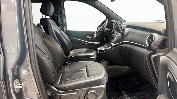 Mercedes-Benz V300 14 of 22