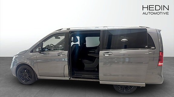 Mercedes-Benz V300 10 of 22