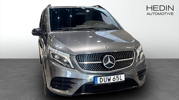 Mercedes-Benz V300 2 of 22