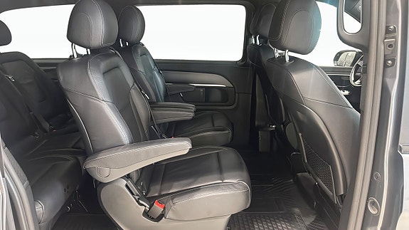 Mercedes-Benz V300 13 of 22