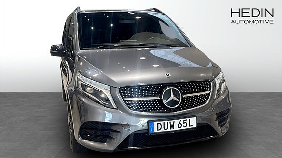Mercedes-Benz V300 2 of 22
