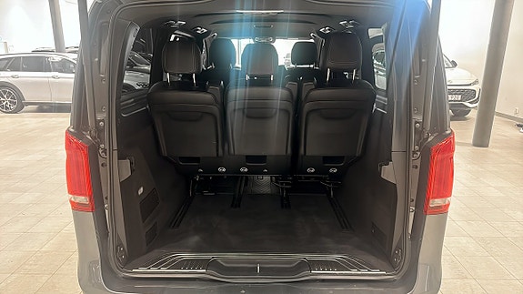 Mercedes-Benz V300 11 of 22