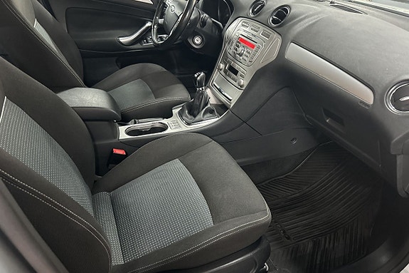 Ford Mondeo 16 of 30