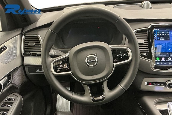 Volvo XC90 8 of 18