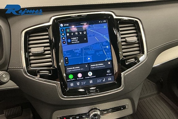 Volvo XC90 10 of 18