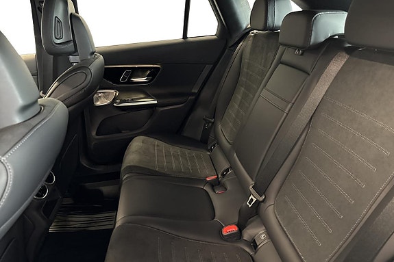 Mercedes-Benz GLC300 e 13 of 20