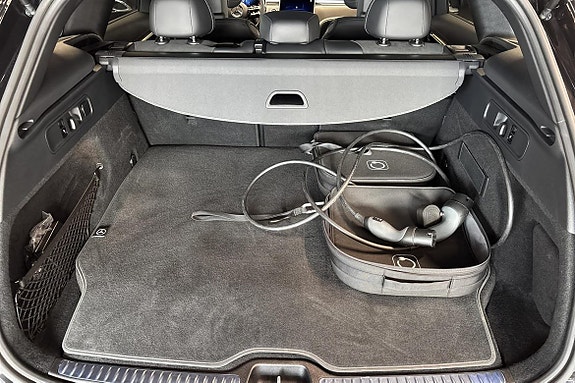 Mercedes-Benz GLC300 e 18 of 20