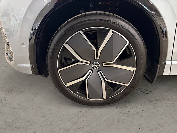 Volkswagen Tiguan 6 of 15