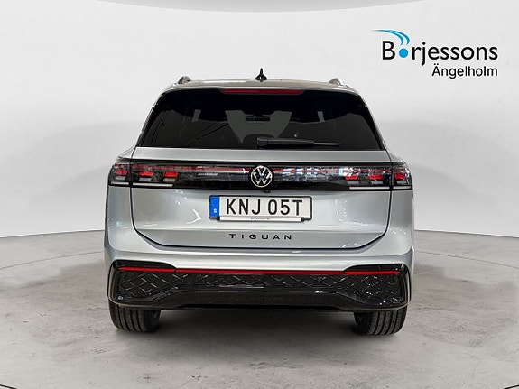 Volkswagen Tiguan 4 of 15