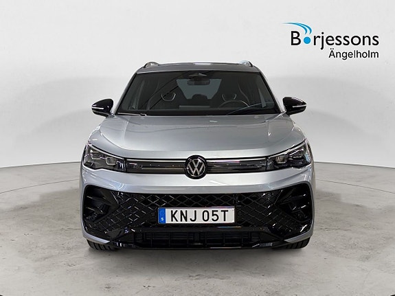 Volkswagen Tiguan 5 of 15