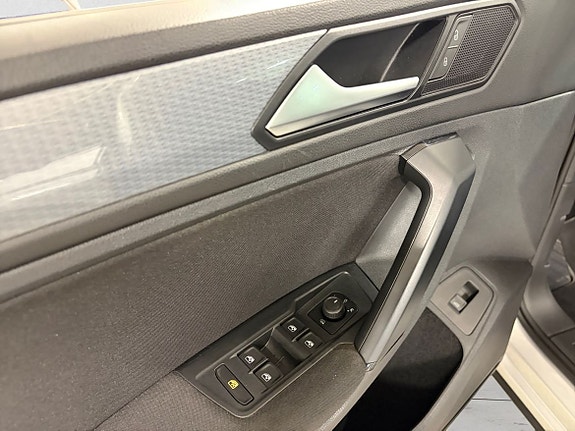 Volkswagen Tiguan 8 of 14