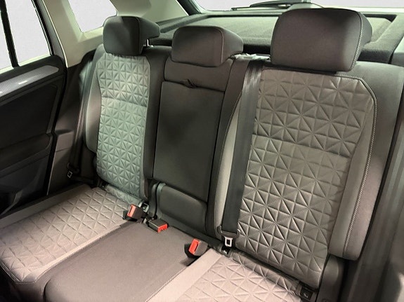 Volkswagen Tiguan 10 of 14