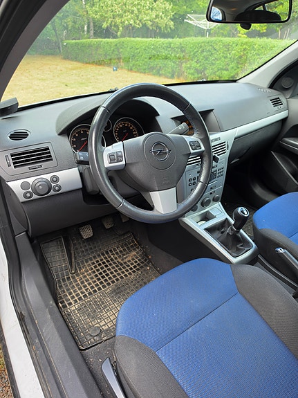 Opel Astra 3 of 4