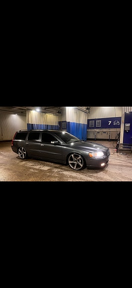 Volvo V70 2 of 7