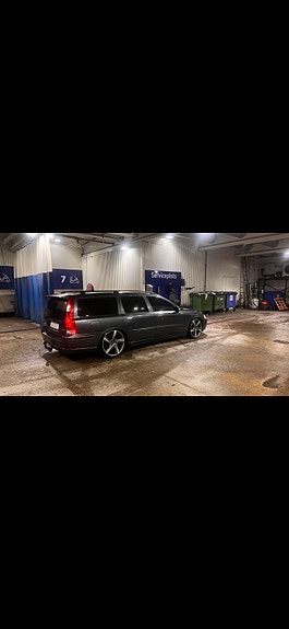 Volvo V70 3 of 7