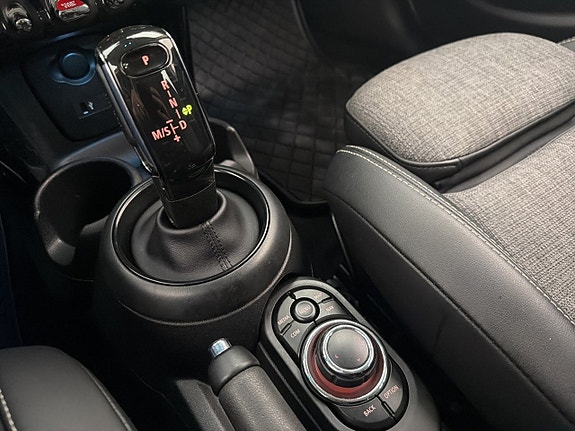 MINI Cooper 21 of 30
