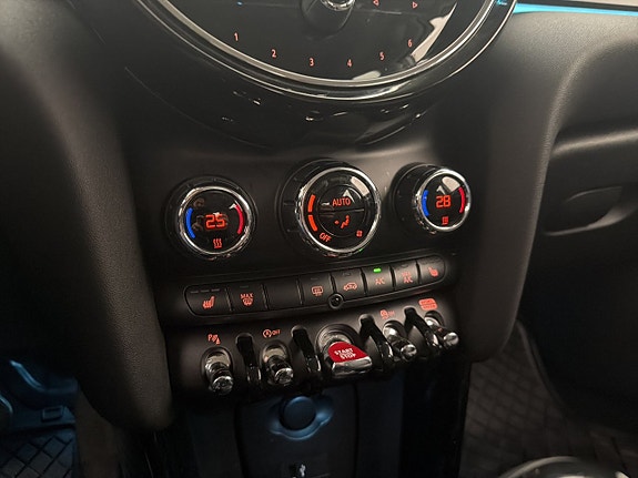 MINI Cooper 19 of 30