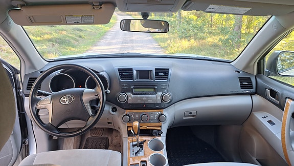 Toyota Highlander 11 of 14