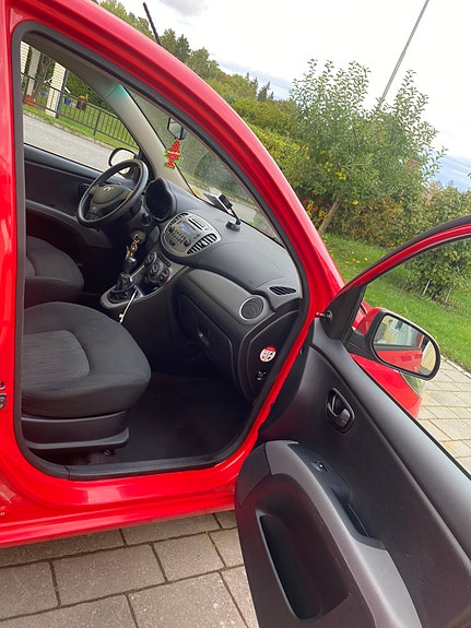 Hyundai i10 4 of 6