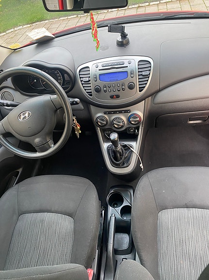Hyundai i10 2 of 6