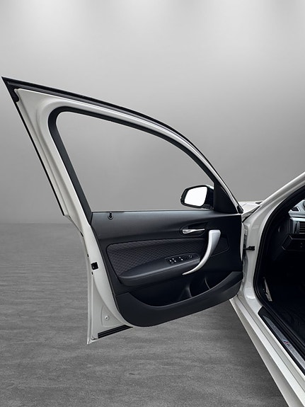 BMW 116i 9 of 25