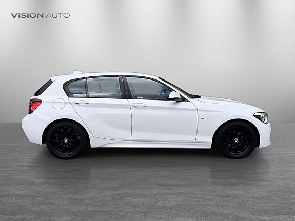BMW 116i 4 of 25