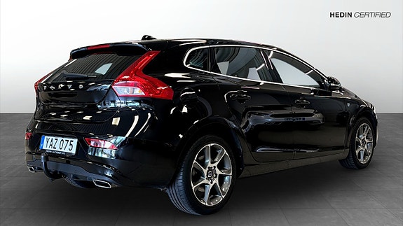 Volvo V40 2 of 12