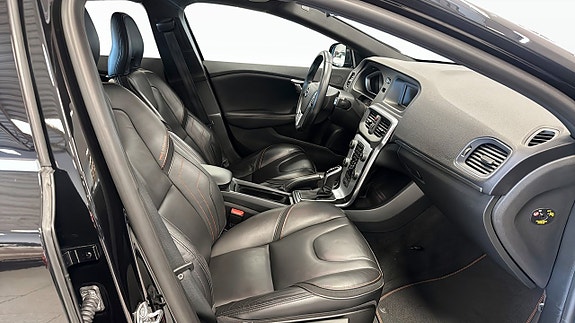 Volvo V40 3 of 12