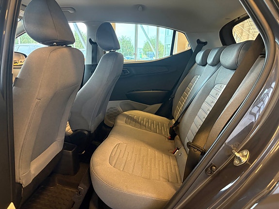 Hyundai i10 8 of 18