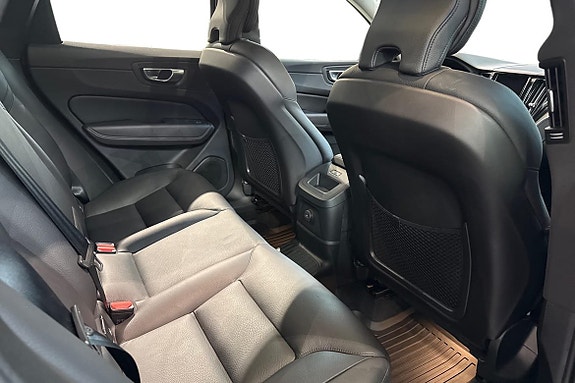 Volvo XC60 9 of 23