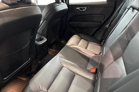 Volvo XC60 13 of 23