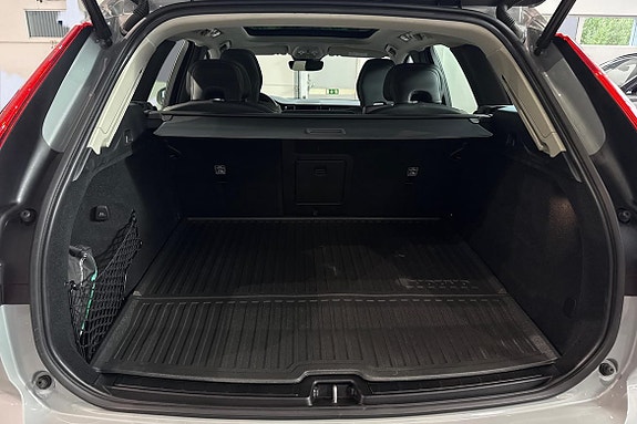 Volvo XC60 12 of 23