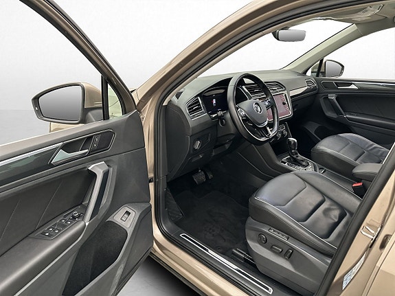Volkswagen Tiguan 13 of 30