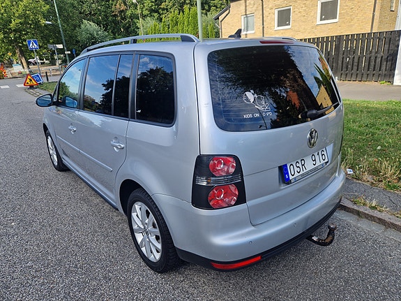 Volkswagen Touran 4 of 9