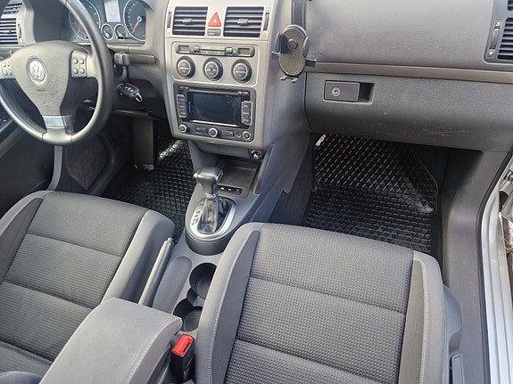 Volkswagen Touran 5 of 9