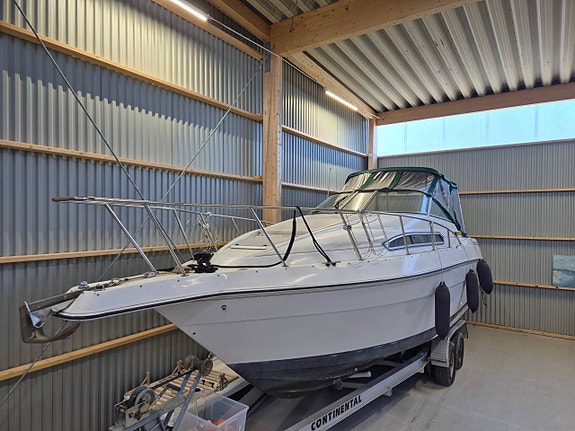 Regal 272 Midcabin Garmin Dieselvärmare Pentry Mercrusier
