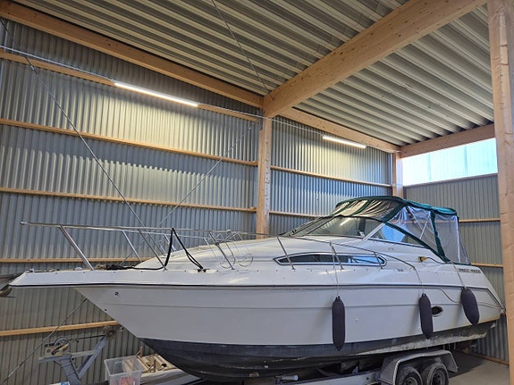 Regal 272 Midcabin Garmin Dieselvärmare Pentry Mercrusier 2 of 12