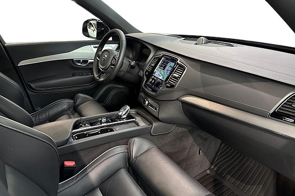 Volvo XC90 13 of 30