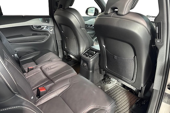 Volvo XC90 18 of 30