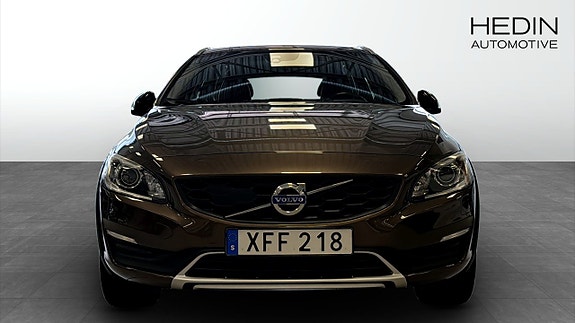 Volvo V60 Cross Country 8 of 13