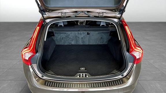 Volvo V60 Cross Country 10 of 13