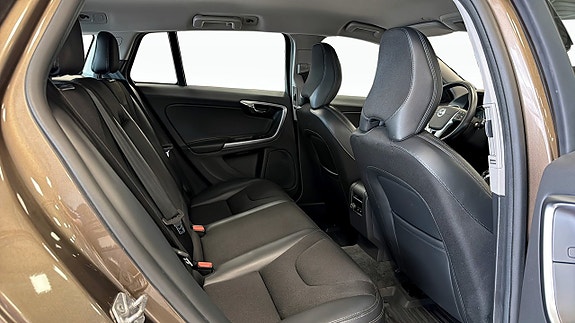 Volvo V60 Cross Country 5 of 13
