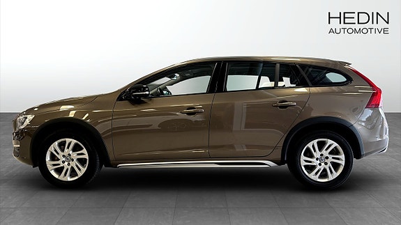 Volvo V60 Cross Country 6 of 13