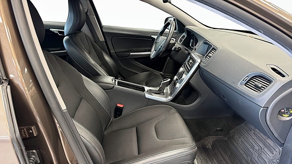 Volvo V60 Cross Country 3 of 13