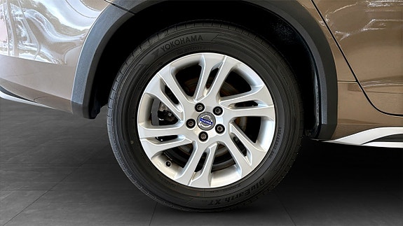 Volvo V60 Cross Country 9 of 13