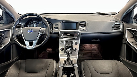 Volvo V60 Cross Country 4 of 13