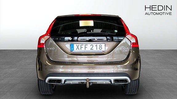 Volvo V60 Cross Country 7 of 13