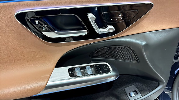 Mercedes-Benz E220 7 of 12
