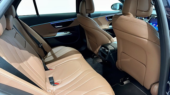 Mercedes-Benz E220 10 of 12