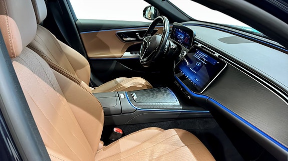 Mercedes-Benz E220 8 of 12